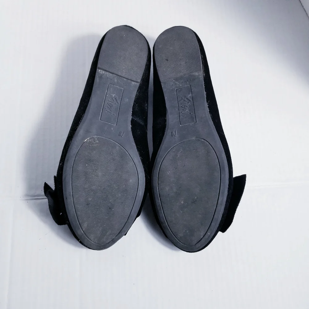 FIONI BLACK VELVET FLATS SIZE 7 WIDE